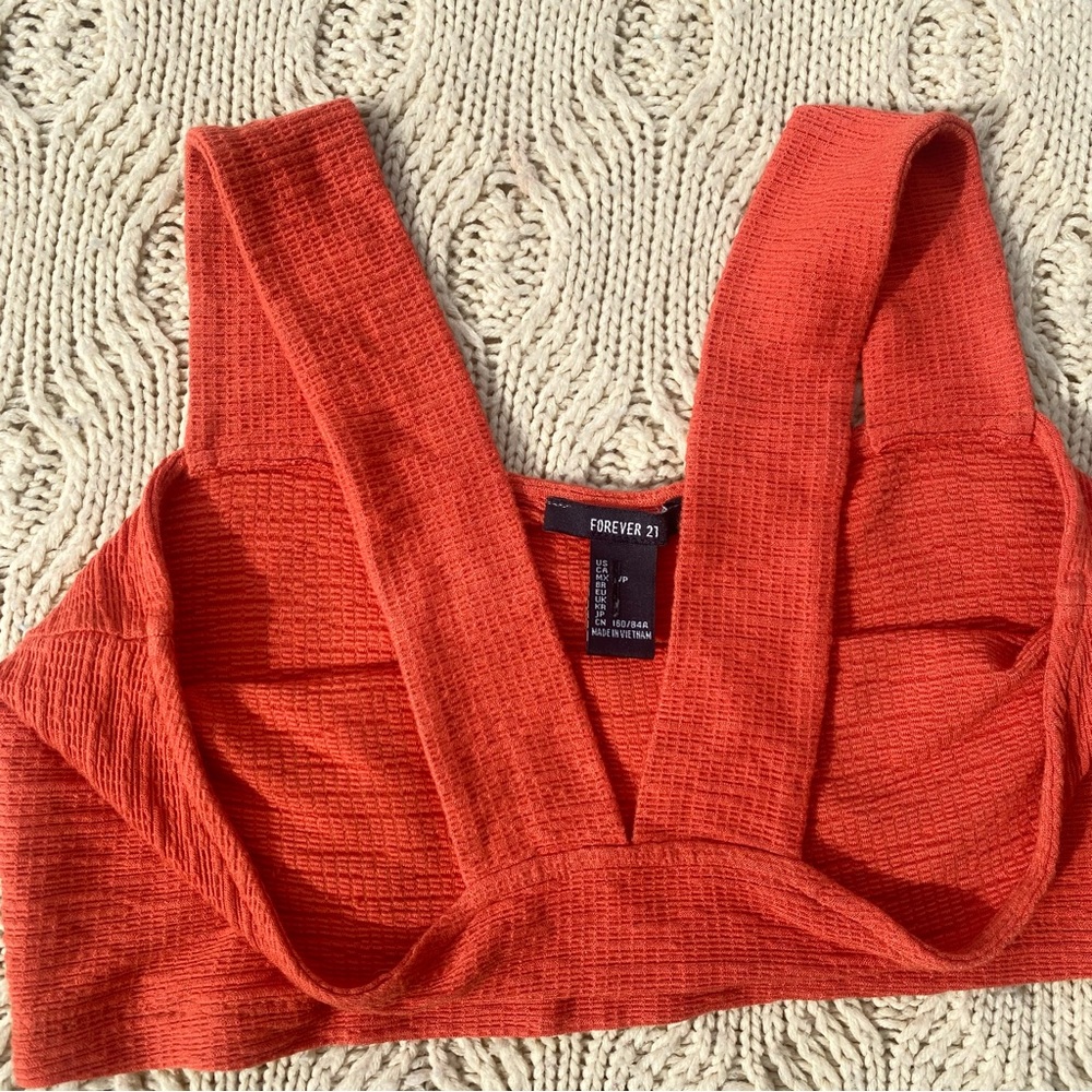 Scarlet crop top - Picture 3 of 3